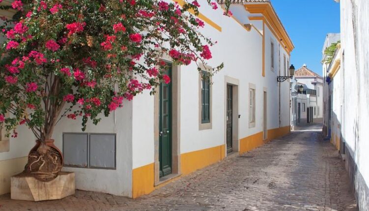 Straatje in Vila Adento - Faro - Algarve